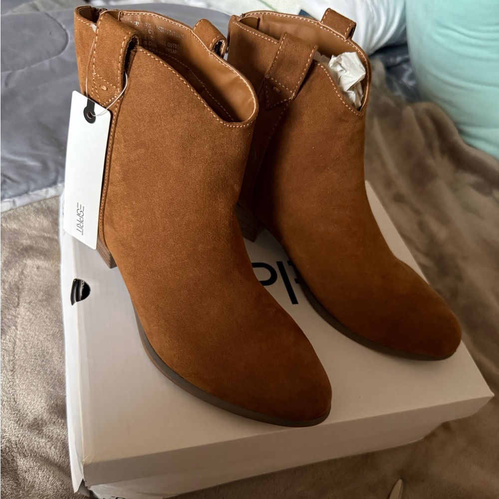 Esprit Tan Ankle Booties